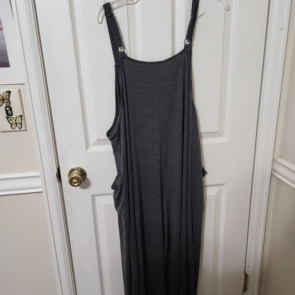 BloomChic Charcoal Sleeveless Jumpsuit Size 1x NWT - Picture 6 of 6